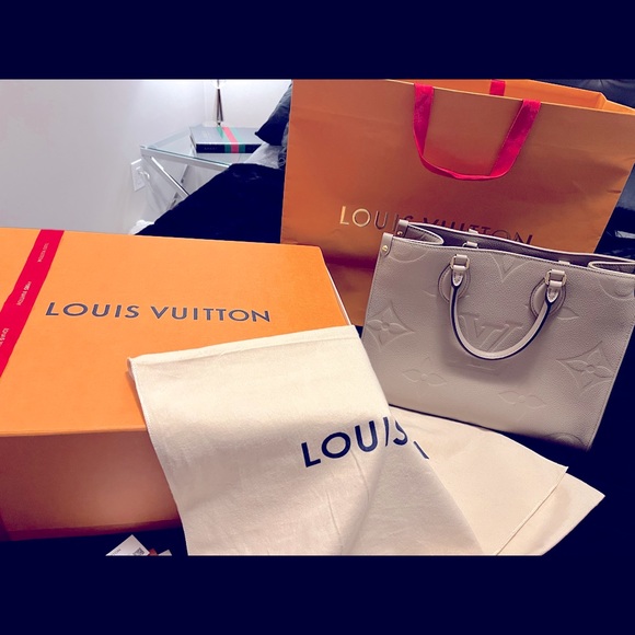 **** SOLD ❗️❗️❗️❗️LV OntheGo MM - Picture 2 of 7